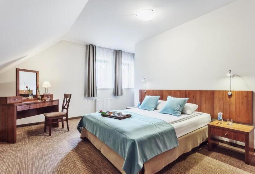 سوییت, Modrzewiowy Dwór