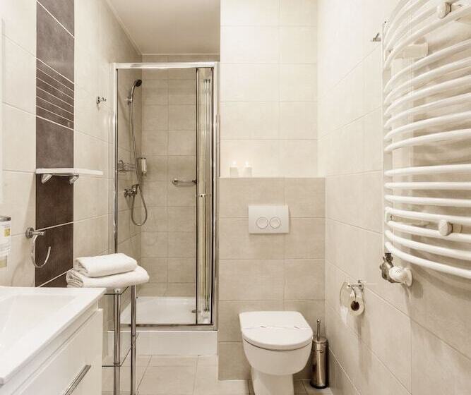 اتاق راحتی, Modrzewiowy Dwór