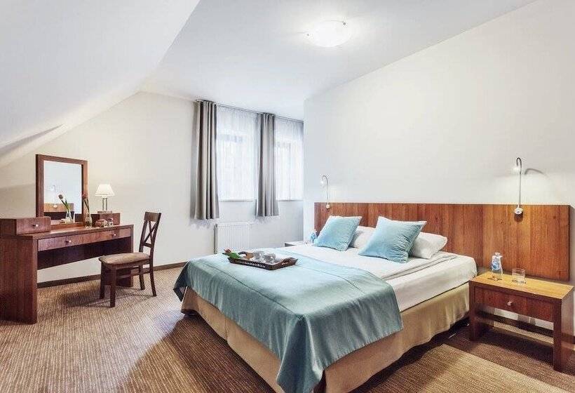 اتاق راحتی, Modrzewiowy Dwór