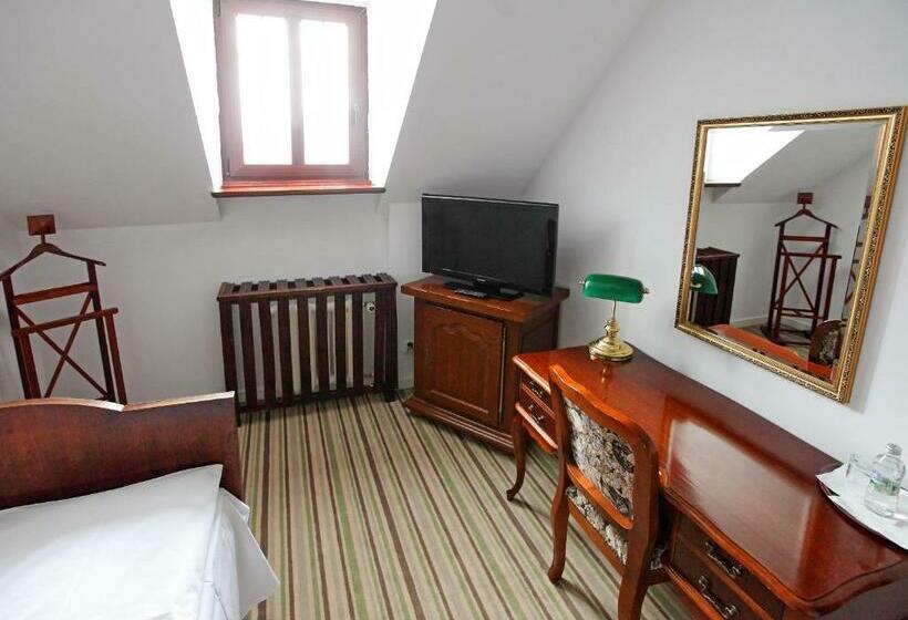 غرفة قياسية فردية, Pałac W Myślęcinku