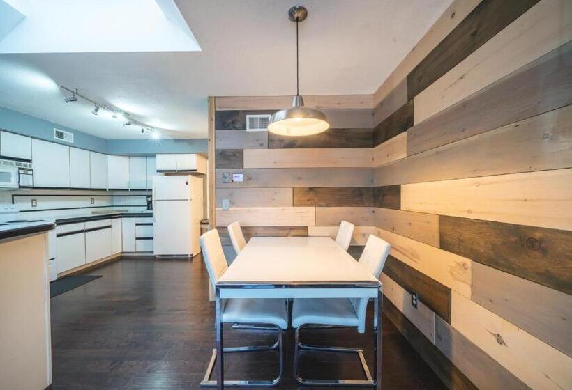 1階の1ベッドルームアパートメント, Rapids