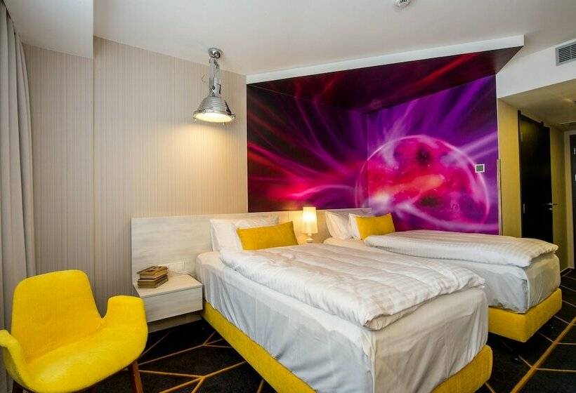 高级大房间, Science