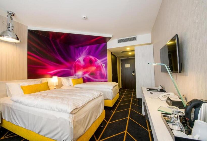 高级大房间, Science