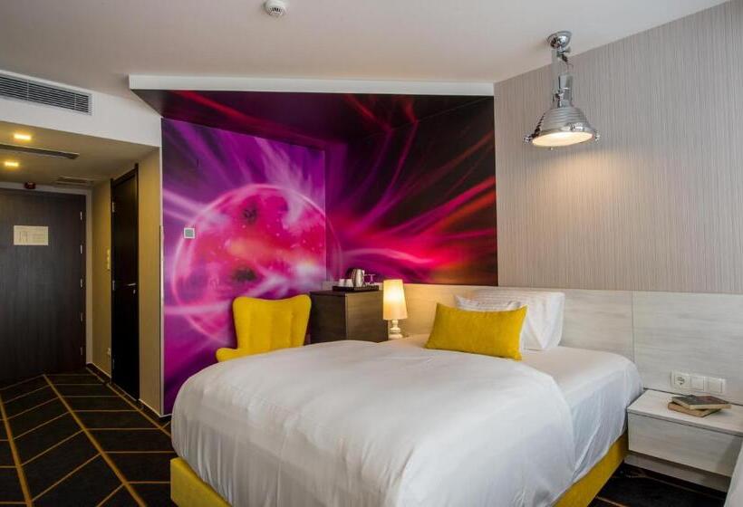 高级大房间, Science