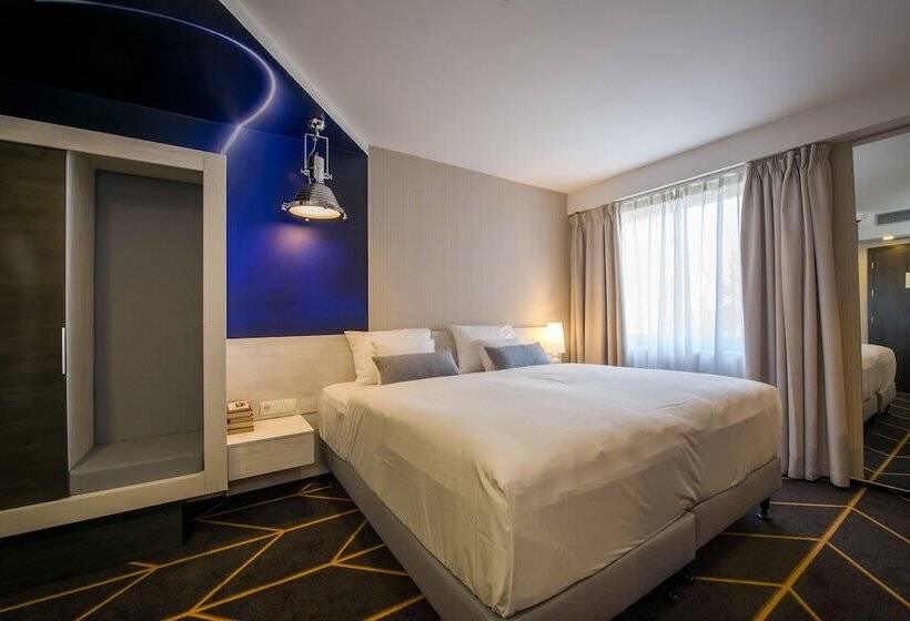 高级大房间, Science