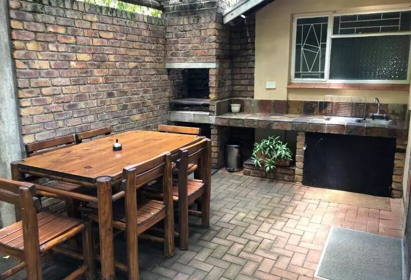 Deluxe Kolmen Hengen Huone, Selati 103 Guest Cottages