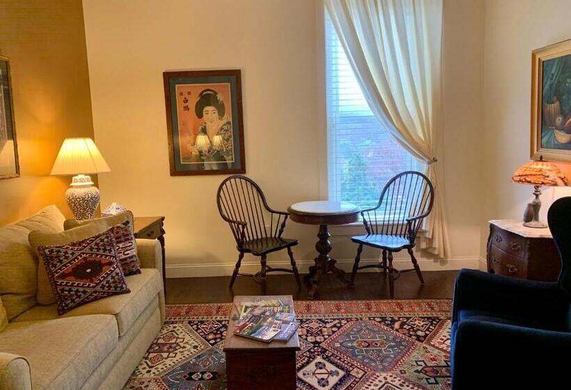 豪华套房, The Barrington