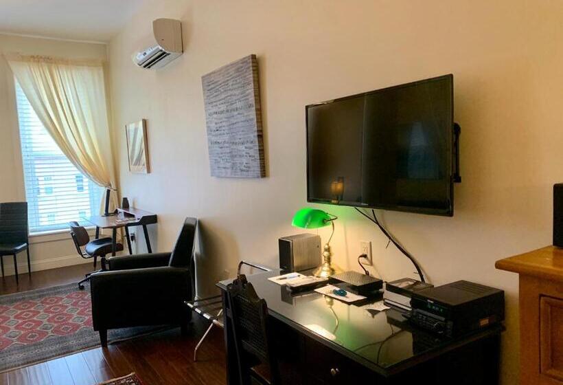 豪华套房, The Barrington