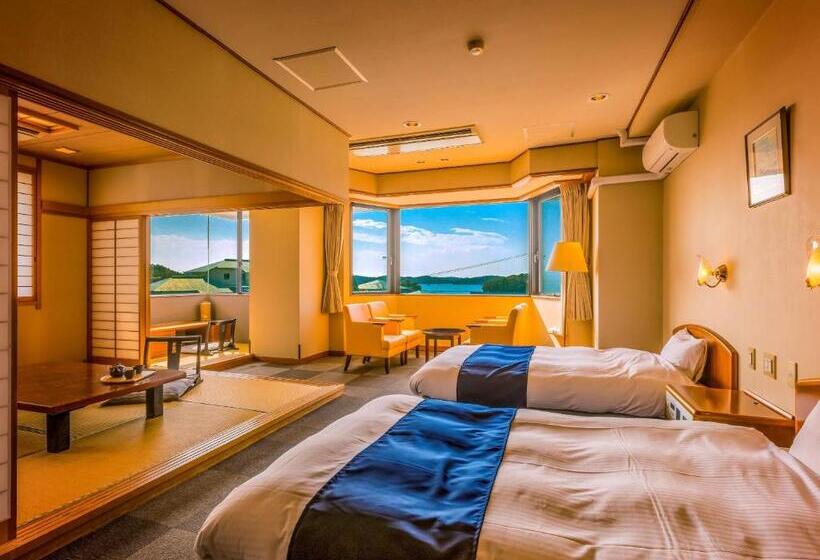 اتاق سوپریور با چشم‌انداز استخر, Ooedo Onsen Monogatari Shima Saichoraku