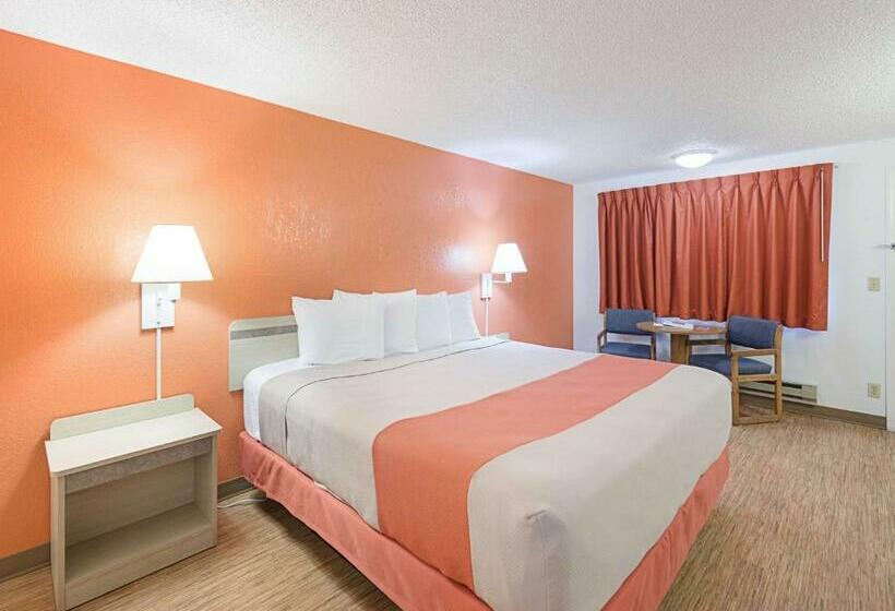 キングサイズベッドのデラックスルーム, Motel 6 Gold Beach