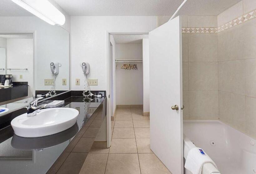 デラックススイート, Motel 6 Gold Beach