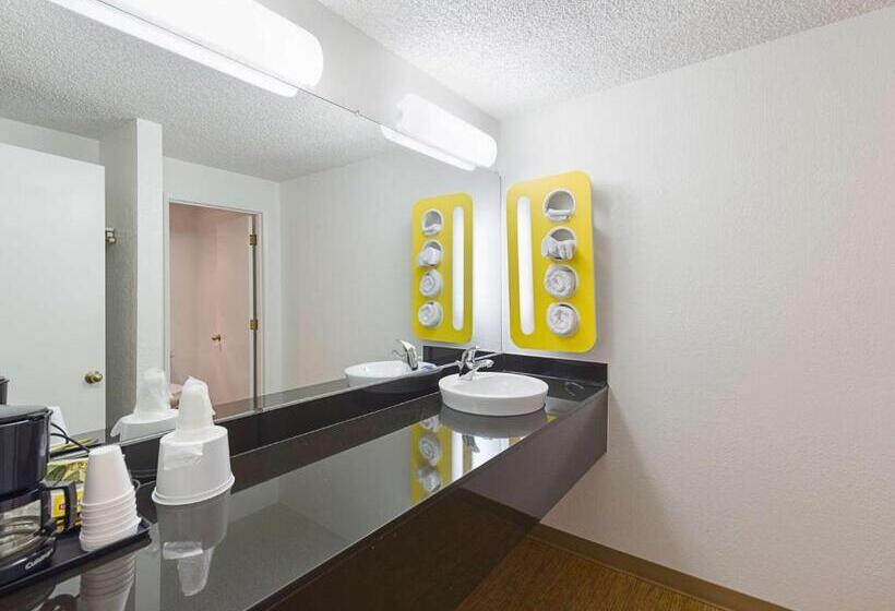 デラックススイート, Motel 6 Gold Beach