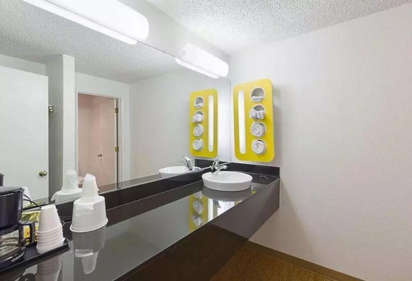 デラックススイート, Motel 6 Gold Beach