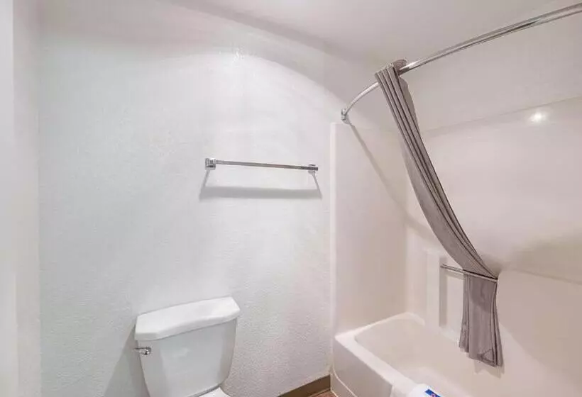 デラックススイート, Motel 6 Gold Beach