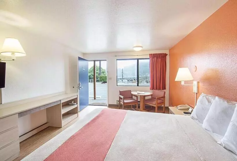 キングサイズベッドのスタンダードルーム, Motel 6 Gold Beach