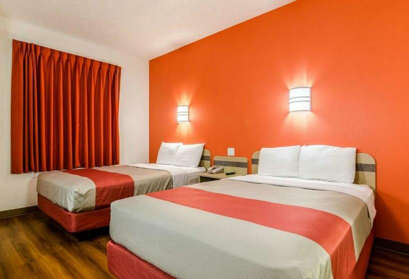 חדר סטנדרט לארבעה, Motel 6 Kearney, Ne