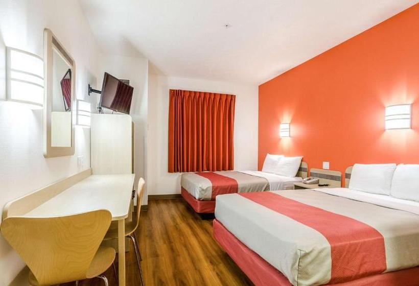 חדר סטנדרט לארבעה, Motel 6 Kearney, Ne