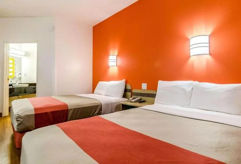 اتاق لوکس چهار تخته, Motel 6 Kearney, Ne