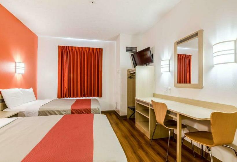 חדר סטנדרט לארבעה, Motel 6 Kearney, Ne