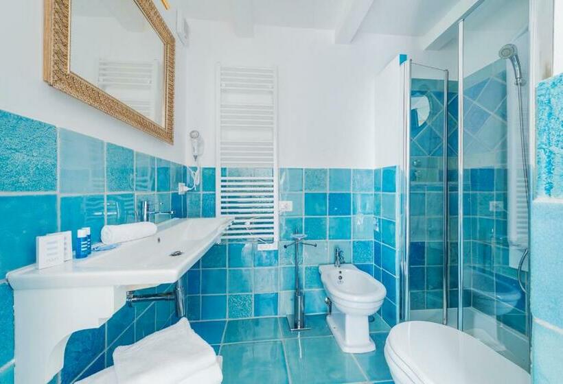 חדר סטנדרט לשלושה עם מרפסת, Palazzo Sassi