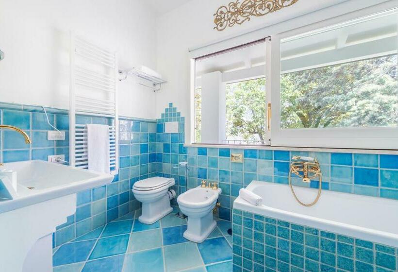 חדר סטנדרט לשלושה עם מרפסת, Palazzo Sassi