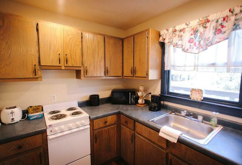 كابينة, Riverbend Motel & Cabins