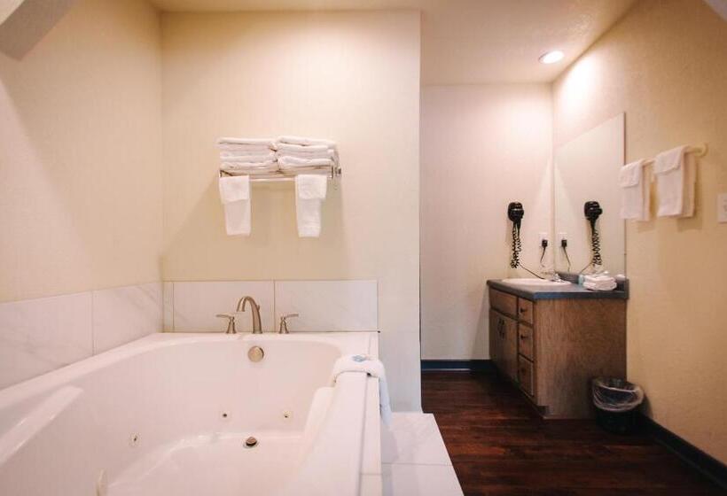 غرفة ديلوكس مزوَّدة بجاكوزي, Riverbend Motel & Cabins