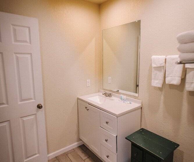 كابينة, Riverbend Motel & Cabins