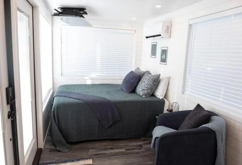 スタンダードスタジオ, New Starry Night Shipping Container Home