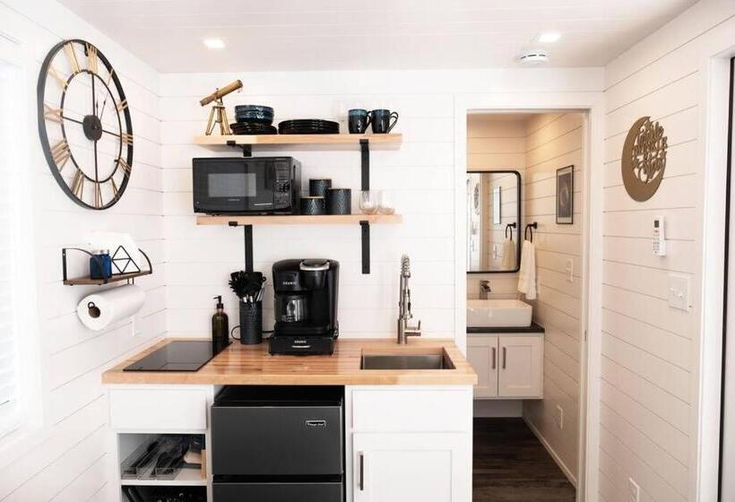 חדר סטודיו סטנדרד, New Starry Night Shipping Container Home