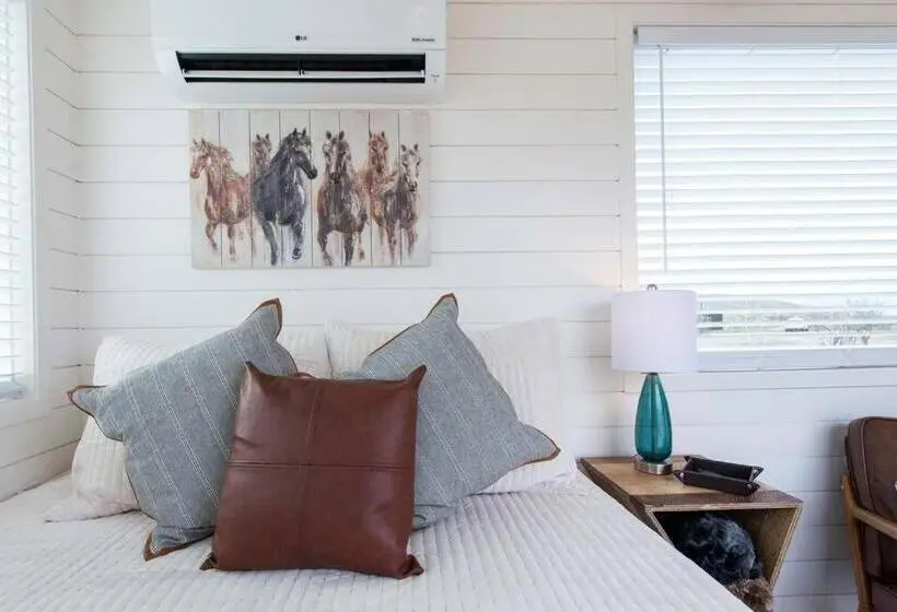 Huoneisto 1 Makuuhuone, New The Wild West Cozy Container Home