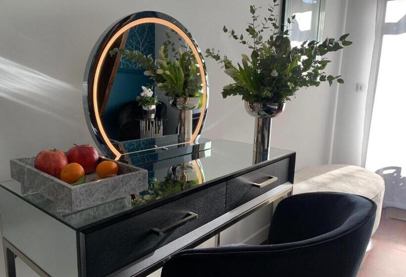 اتاق لوکس با تخت بزرگ, La Cabane D Ambroise