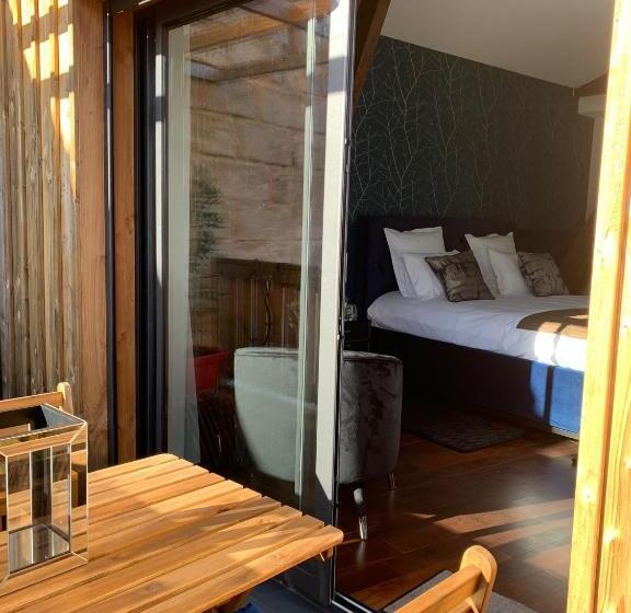 اتاق لوکس با تخت بزرگ, La Cabane D Ambroise