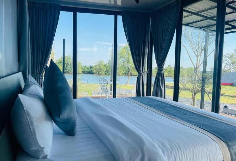 جناح ديلوكس, The Square Residence