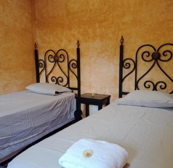 اتاق استاندارد با سرویس بهداشتی مشترک, Vihara Hostel