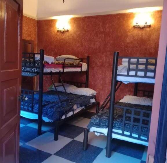 اتاق خانوادگی, Vihara Hostel