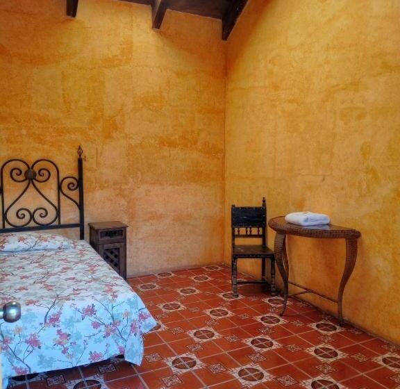 اتاق استاندارد یک تخته با سرویس بهداشتی مشترک, Vihara   Hostel