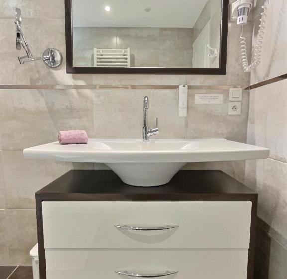 غرفة قياسية مطلّة علي الحديقة, Les Platanes  De Miss.k Conciergerie