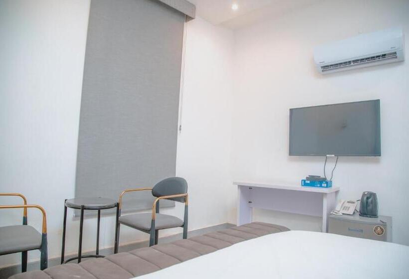 اتاق استاندارد یک نفره, Sakasa Hotel And Suites