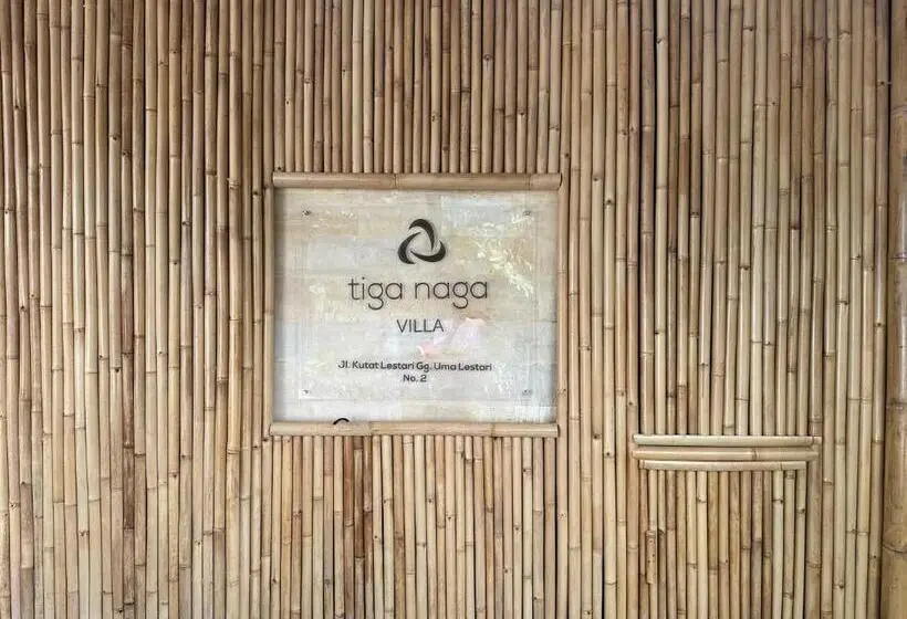سوییت با چشم‌انداز باغ, Tiga Naga Villa