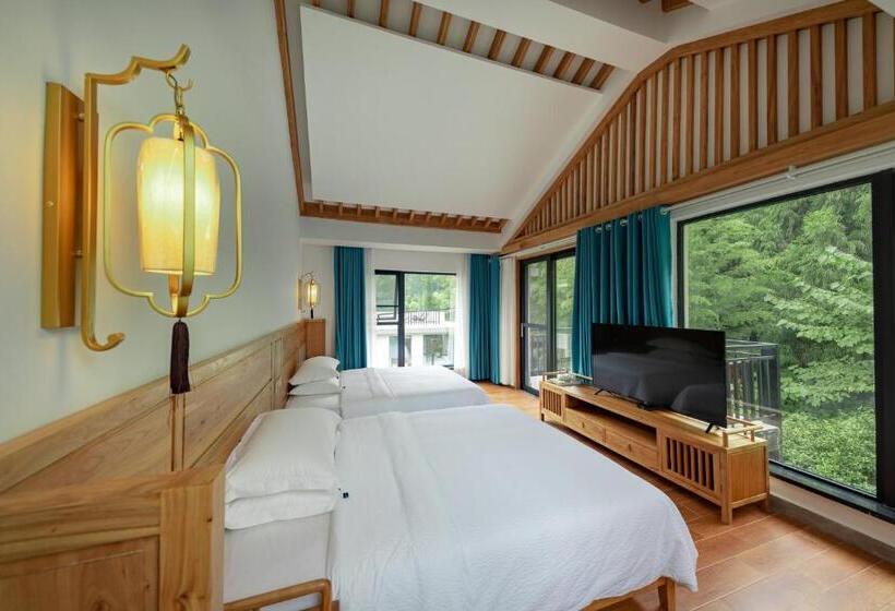 Номер Стандарт с Балконом, Zhangjiajie Qiquan Vacation B&b