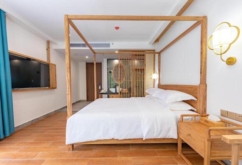 Номер Стандарт с Балконом, Zhangjiajie Qiquan Vacation B&b