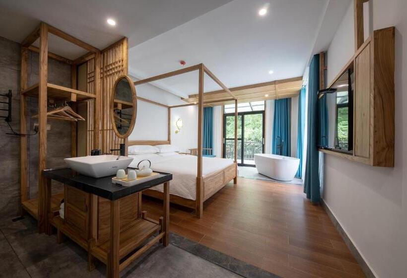 Номер Стандарт с Балконом, Zhangjiajie Qiquan Vacation B&b