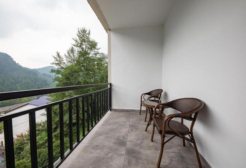 חדר סטנדרט עם מרפסת, Zhangjiajie Qiquan Vacation B&b