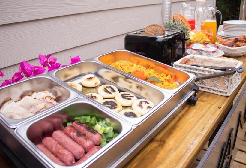 Студия Deluxe, Avani