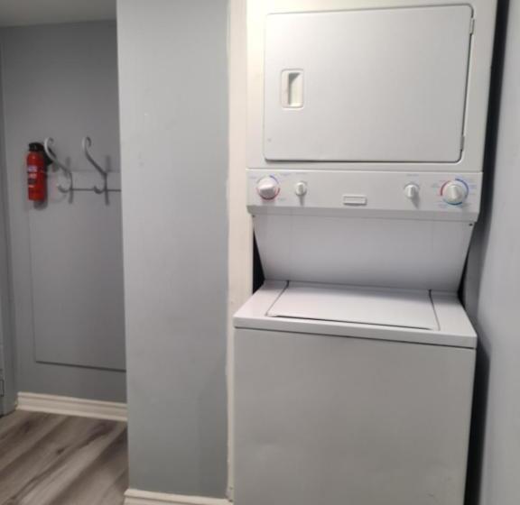 غرفة عائلية حمام مشترك, Downtown Ottawa Spacious Room Accommodation