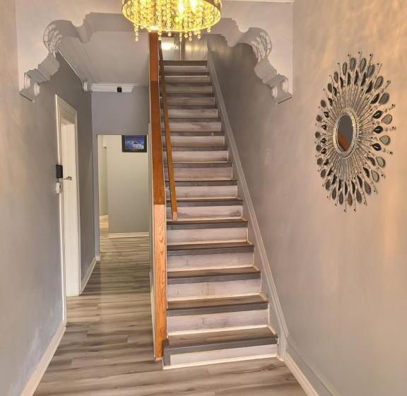 غرفة عائلية حمام مشترك, Downtown Ottawa Spacious Room Accommodation