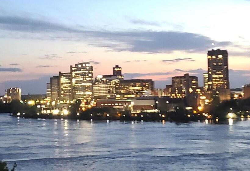 غرفة عائلية حمام مشترك, Downtown Ottawa Spacious Room Accommodation