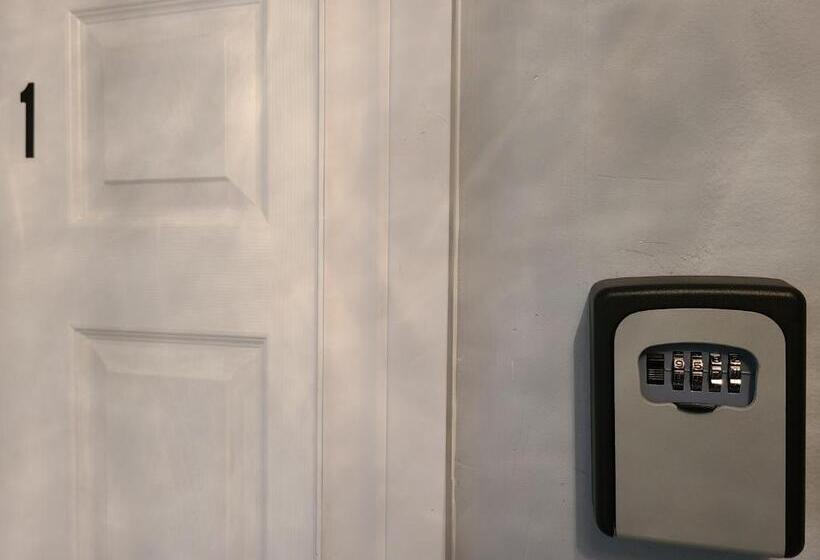 غرفة عائلية حمام مشترك, Downtown Ottawa Spacious Room Accommodation