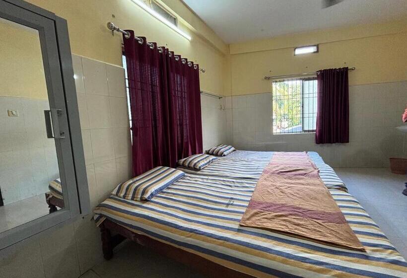 经济型三人房间, Chinmayi Tourist Home   Opposite To Temple Only 50 M